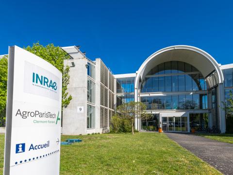 Photographie de l'entrée du site d'AgroParisTech Clermont-Ferrand